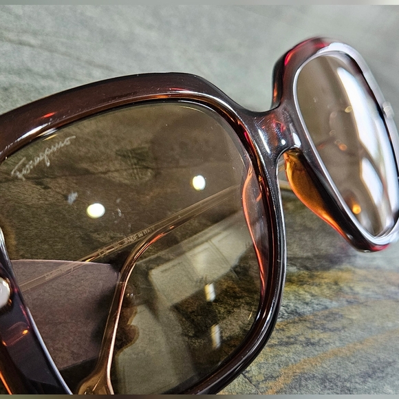 Salvatore Ferragamo Women's Sunglasses with Brown Frame NWT - Picture 16 of 16